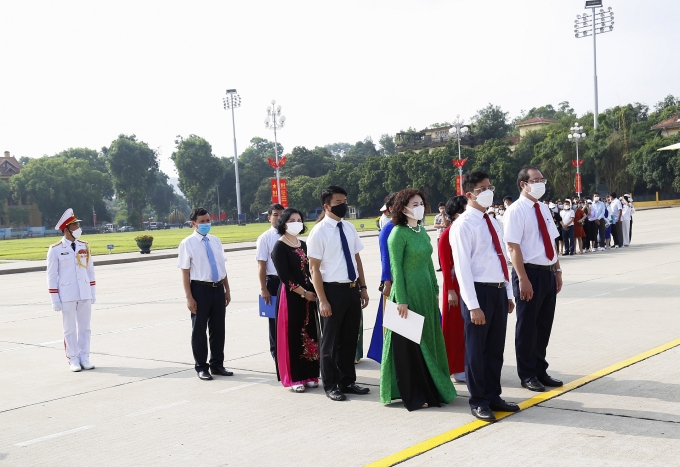 Học sinh giỏi và gia đình CNVCLĐ tiêu biểu báo công dâng Bác Học sinh giỏi và gia đình CNVCLĐ tiêu biểu báo công dâng Bác