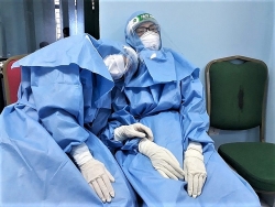 Viên chức y tế nghỉ việc có phải chỉ do lương thấp?