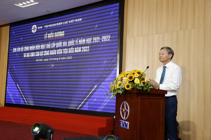 Chăm lo học sinh có bố, mẹ mất do Covid-19 trước thềm năm học mới Chăm lo học sinh có bố, mẹ mất do Covid-19 trước thềm năm học mới