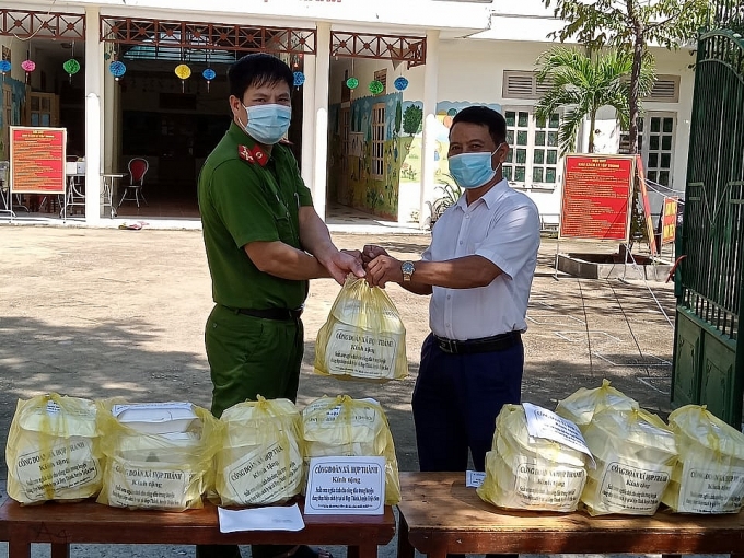 Chỉ hưởng phụ cấp nhưng làm việc như cán bộ chuyên trách Chỉ hưởng phụ cấp nhưng làm việc như cán bộ chuyên trách