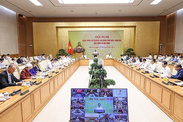 Cần thiết đầu tư hạ tầng cơ bản để phục vụ người lao động Cần thiết đầu tư hạ tầng cơ bản để phục vụ người lao động