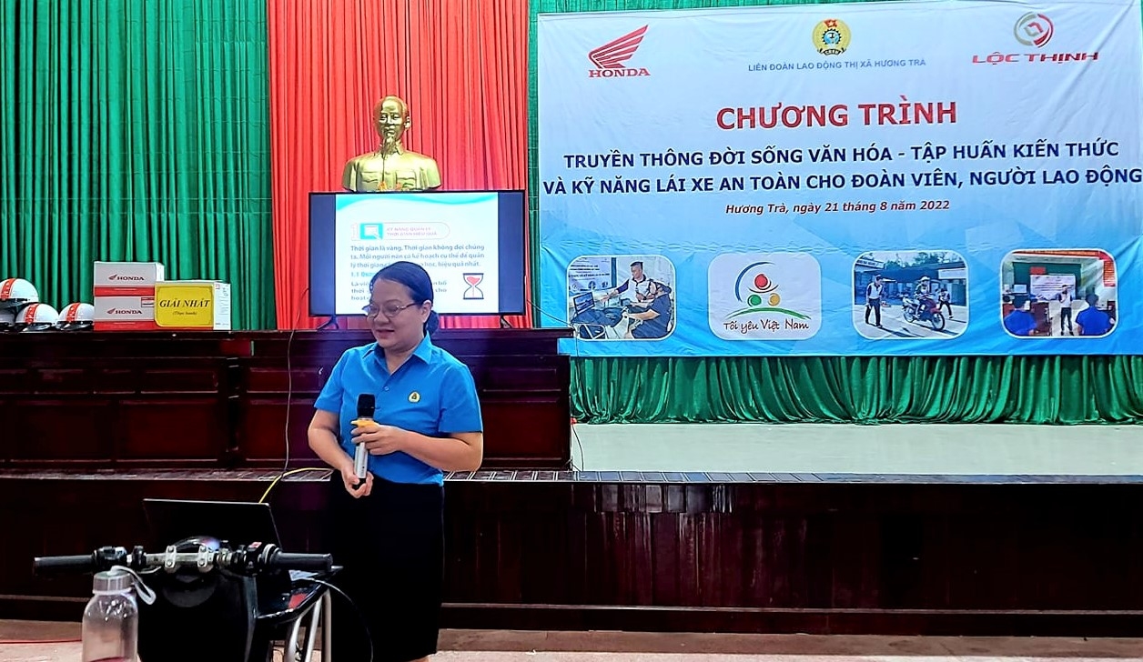 Hơn 100 đoàn viên, NLĐ được tập huấn kiến thức và kỹ năng lái xe an toàn