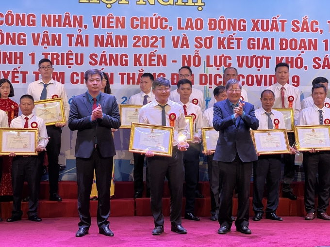 Lao động xuất sắc tiêu biểu góp phần tháo gỡ vấn đề khó của đơn vị, doanh nghiệp Lao động xuất sắc tiêu biểu góp phần tháo gỡ vấn đề khó của đơn vị, doanh nghiệp