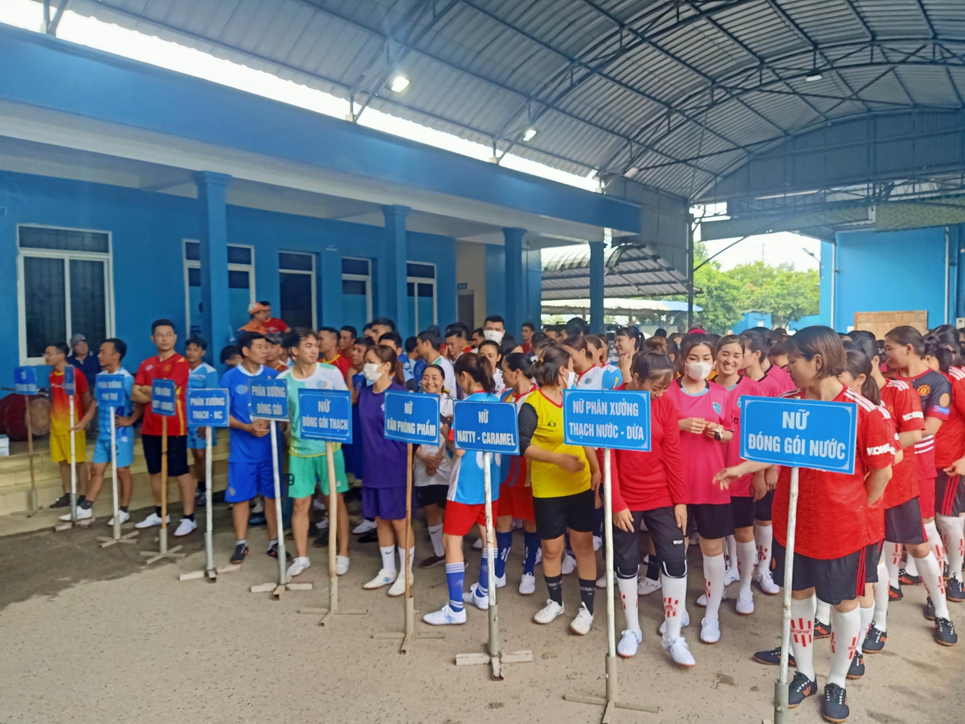 150 đoàn viên tham gia giải bóng đá công nhân lao động