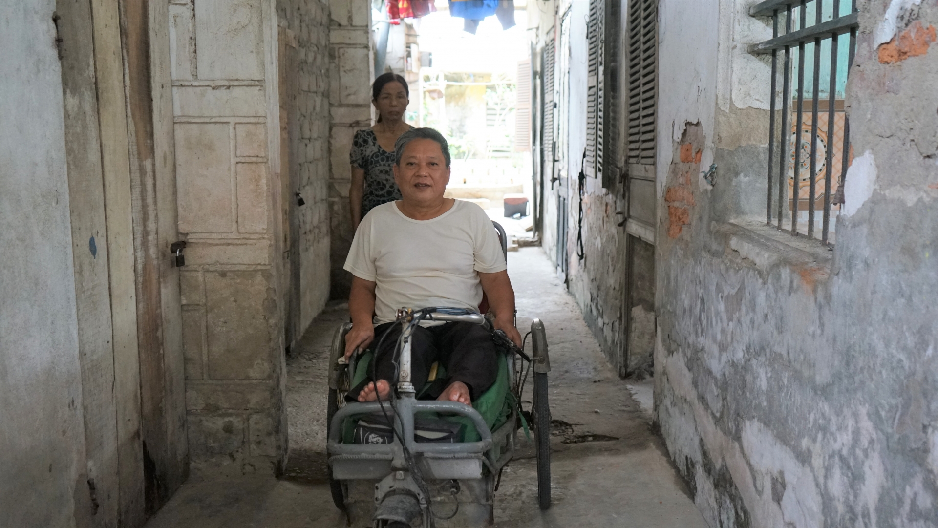 Niềm vui của thương binh được hỗ trợ xây nhà Niềm vui của thương binh được hỗ trợ xây nhà