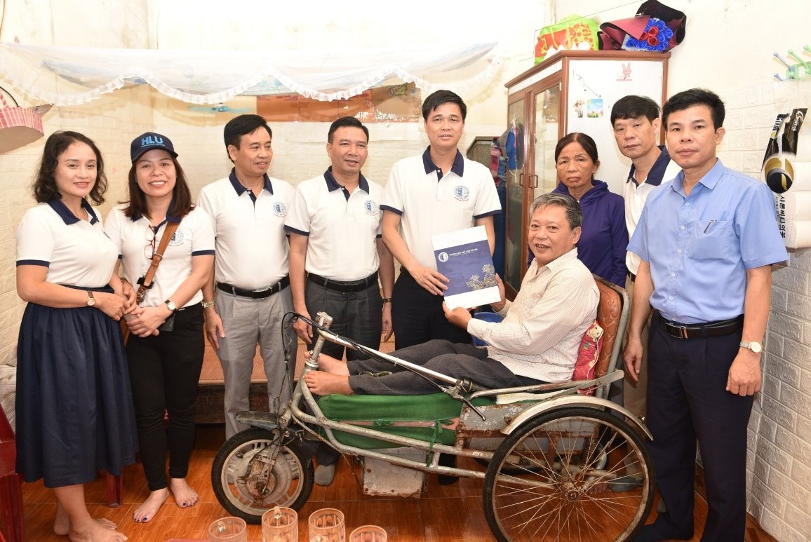 Niềm vui của thương binh được hỗ trợ xây nhà Niềm vui của thương binh được hỗ trợ xây nhà