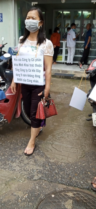 Nét mặt mệ mỏi sau thời gian dài chịu nhiều thiệt thòi khi 9 năm đằng đẵng Công ty CP Khóa Minh Khai không đóng bảo hiểm cho NLĐ. Ảnh: PV Nét mặt mệ mỏi sau thời gian dài chịu nhiều thiệt thòi khi 9 năm đằng đẵng Công ty CP Khóa Minh Khai không đóng bảo hiểm cho NLĐ. Ảnh: PV