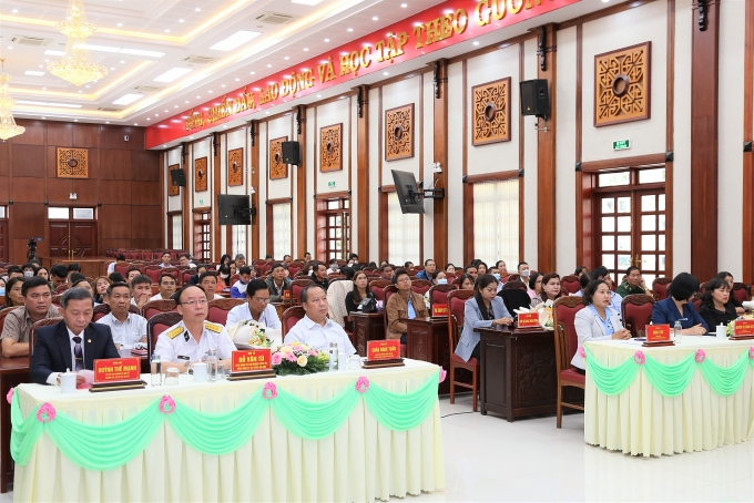 Các đại biểu tham dự buổi lễ