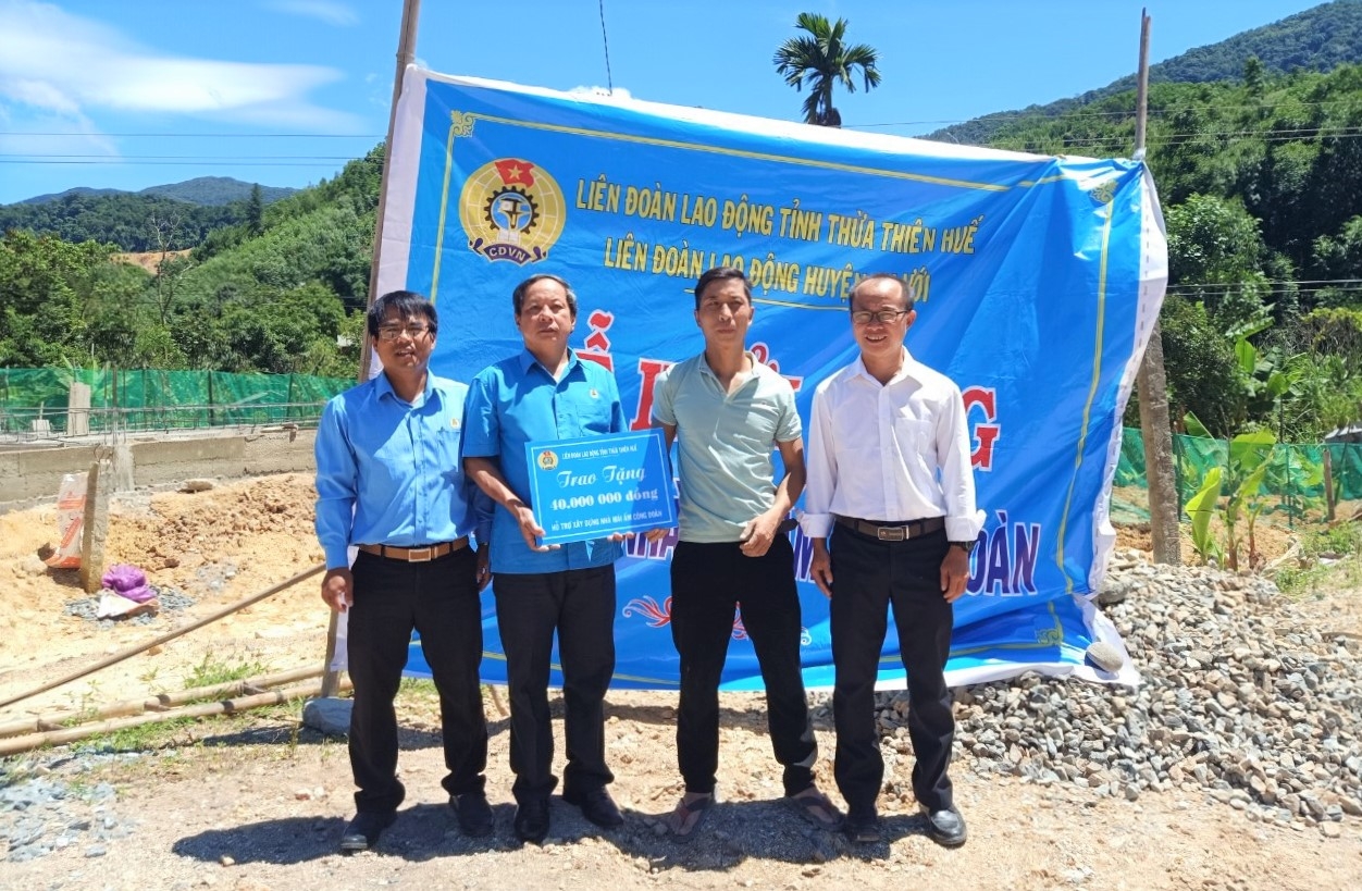 Mang “Mái ấm Công đoàn” đến với đoàn viên khó khăn Mang “Mái ấm Công đoàn” đến với đoàn viên khó khăn