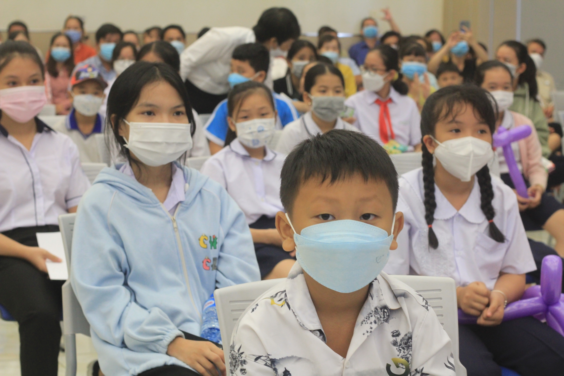 Bình Dương: 120 suất học học bổng và quà tặng cho con công nhân mồ côi vì Covid -19