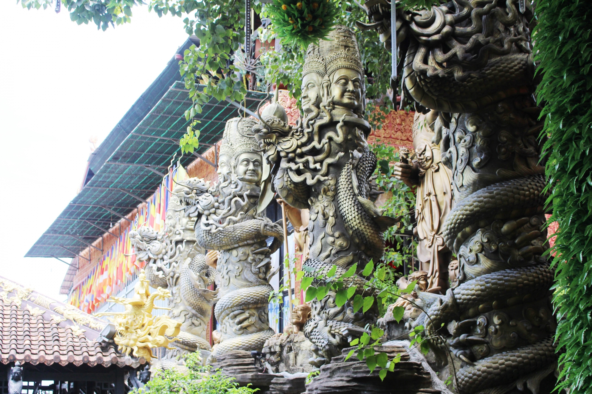 Ngắm ngôi chùa mang đậm kiến trúc Ấn Độ - Myanmar tại xứ biển Ngắm ngôi chùa mang đậm kiến trúc Ấn Độ - Myanmar tại xứ biển