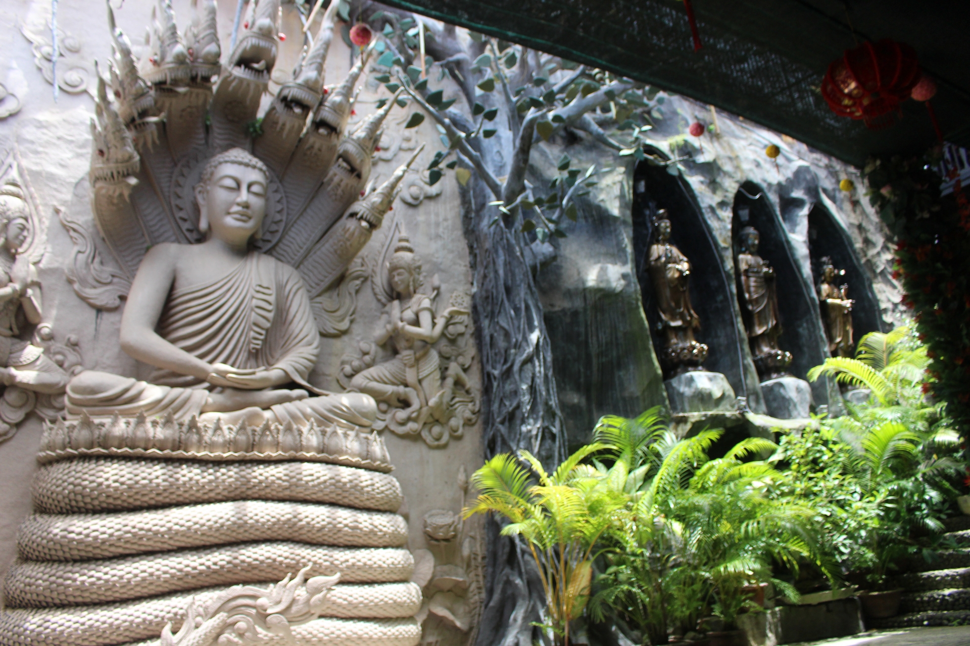 Ngắm ngôi chùa mang đậm kiến trúc Ấn Độ - Myanmar tại xứ biển Ngắm ngôi chùa mang đậm kiến trúc Ấn Độ - Myanmar tại xứ biển