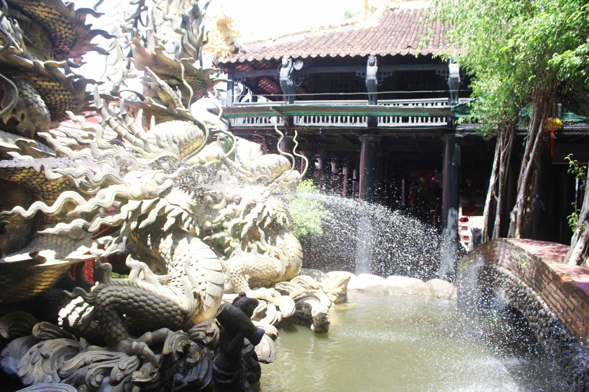 Ngắm ngôi chùa mang đậm kiến trúc Ấn Độ - Myanmar tại xứ biển Ngắm ngôi chùa mang đậm kiến trúc Ấn Độ - Myanmar tại xứ biển