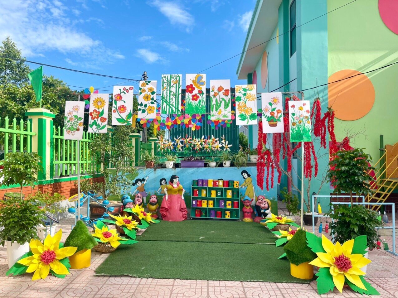 Công đoàn phối hợp với chuyên môn chuẩn bị chu đáo cho năm học mới Công đoàn phối hợp với chuyên môn chuẩn bị chu đáo cho năm học mới