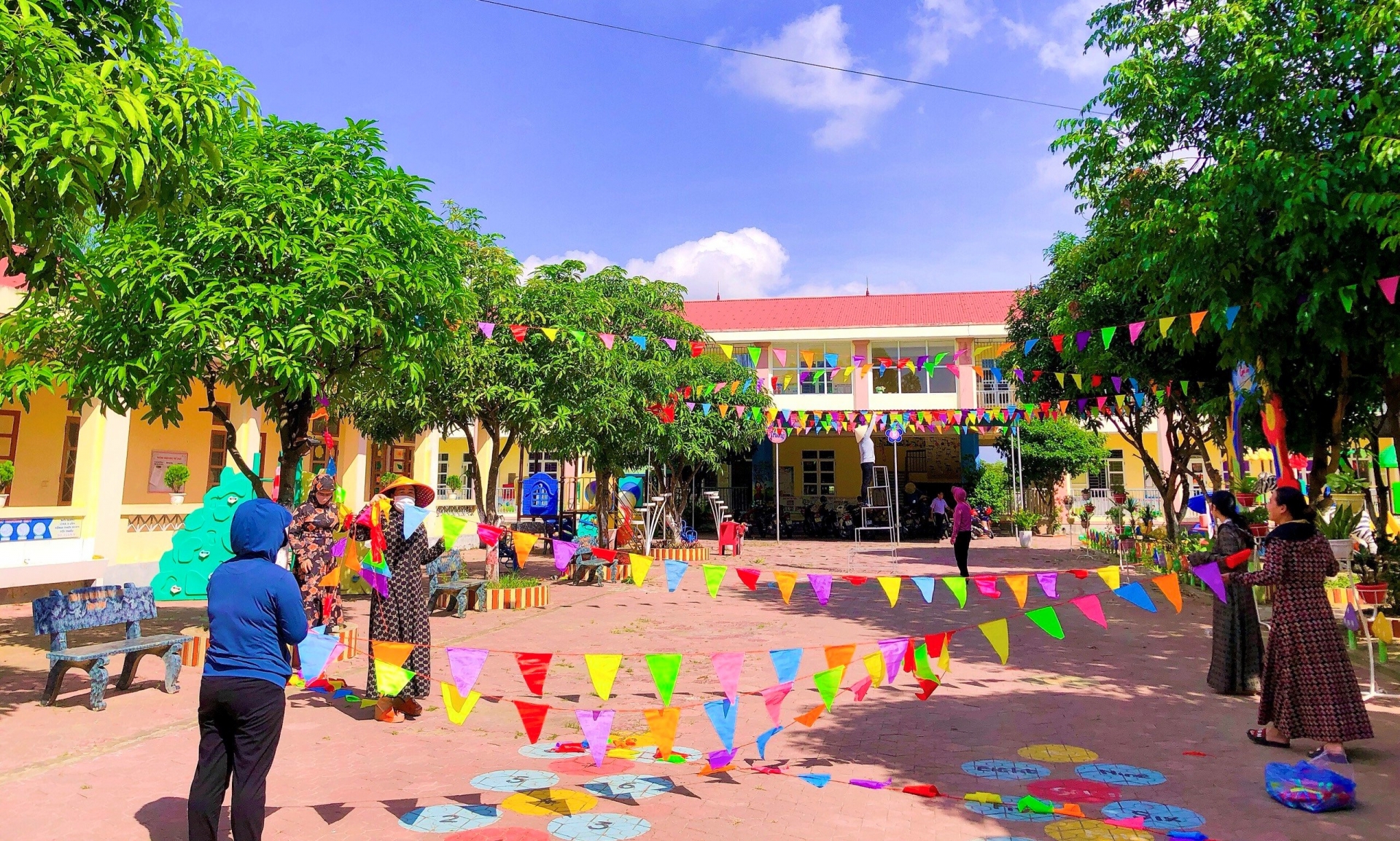 Công đoàn phối hợp với chuyên môn làm tươi mới ngày khai giảng Công đoàn phối hợp với chuyên môn làm tươi mới ngày khai giảng