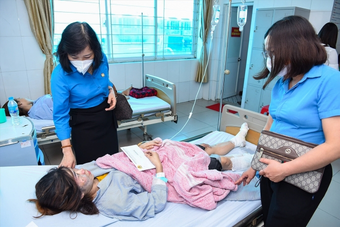 Công nhân vụ nổ đường ống tháp xử lý khí được các cấp Công đoàn hỗ trợ