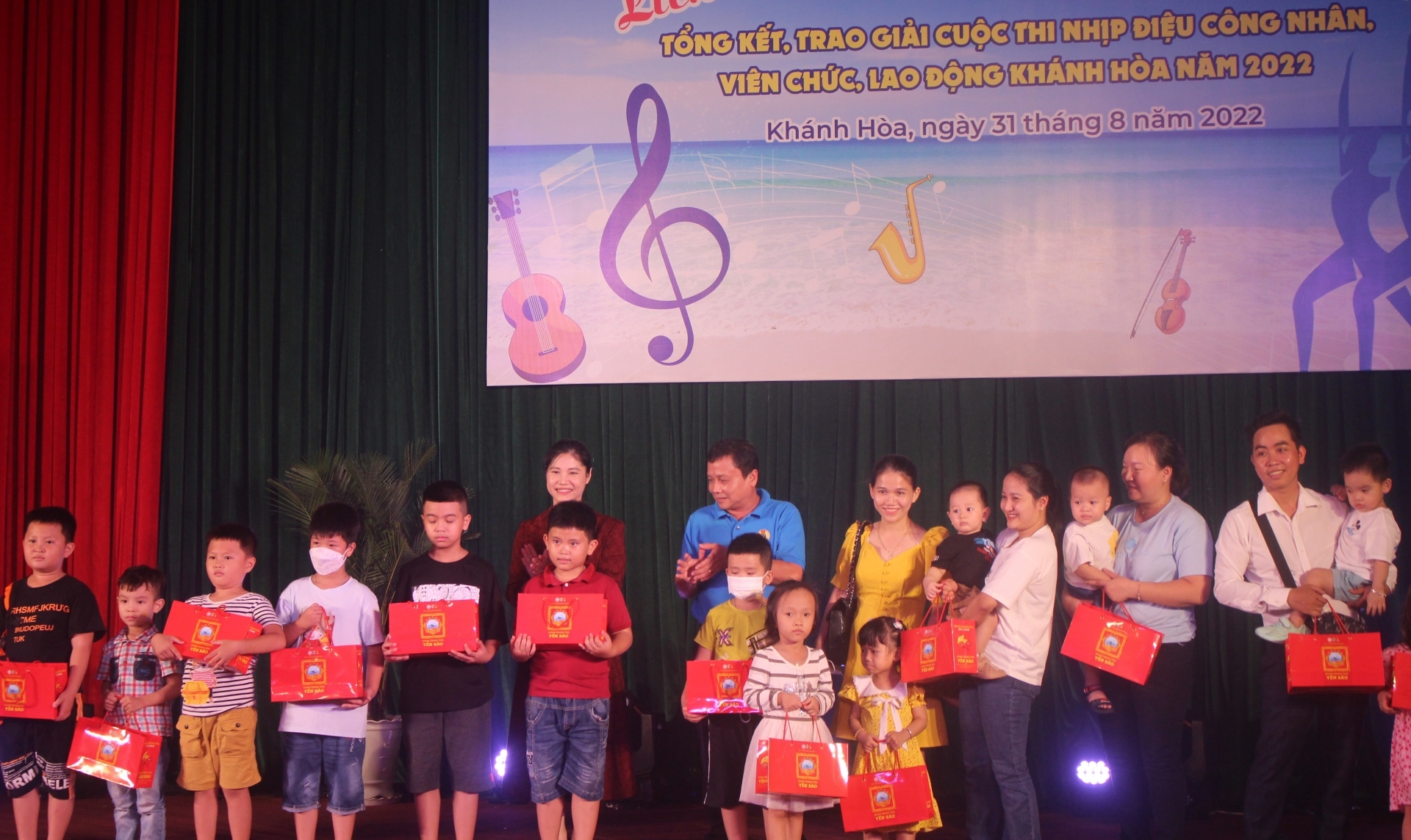 233 video clip tham gia Cuộc thi “Nhịp điệu CNVCLĐ Khánh Hòa năm 2022"