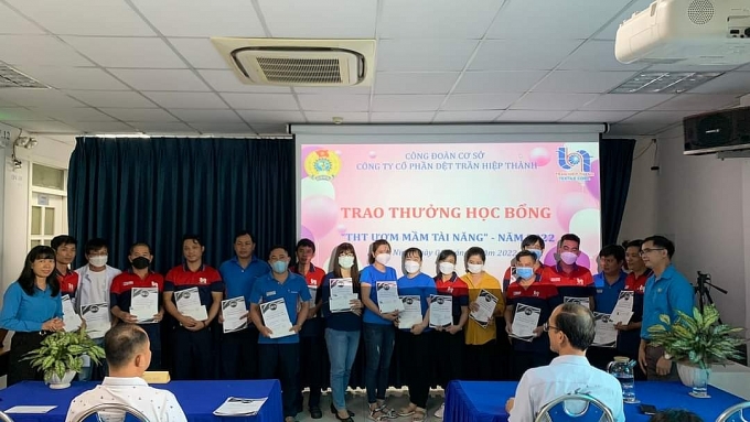 Quỹ hỗ trợ đột xuất cho công nhân khó khăn để ngăn ngừa tín dụng đen Quỹ hỗ trợ đột xuất cho công nhân khó khăn để ngăn ngừa tín dụng đen