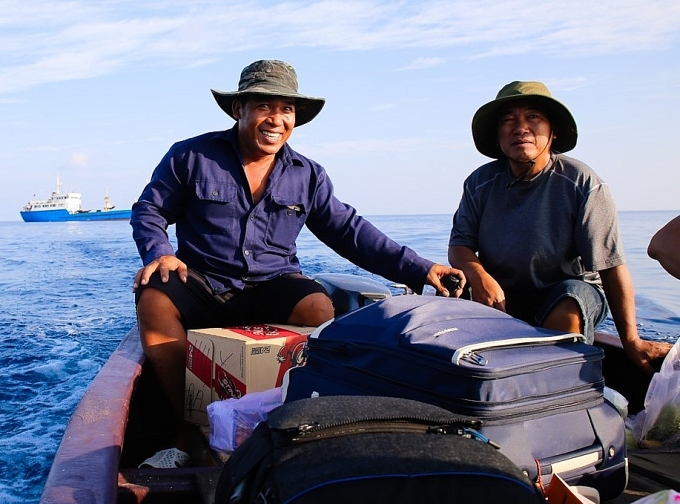 Công nhân trạm hải đăng đón Tết độc lập (2/9)