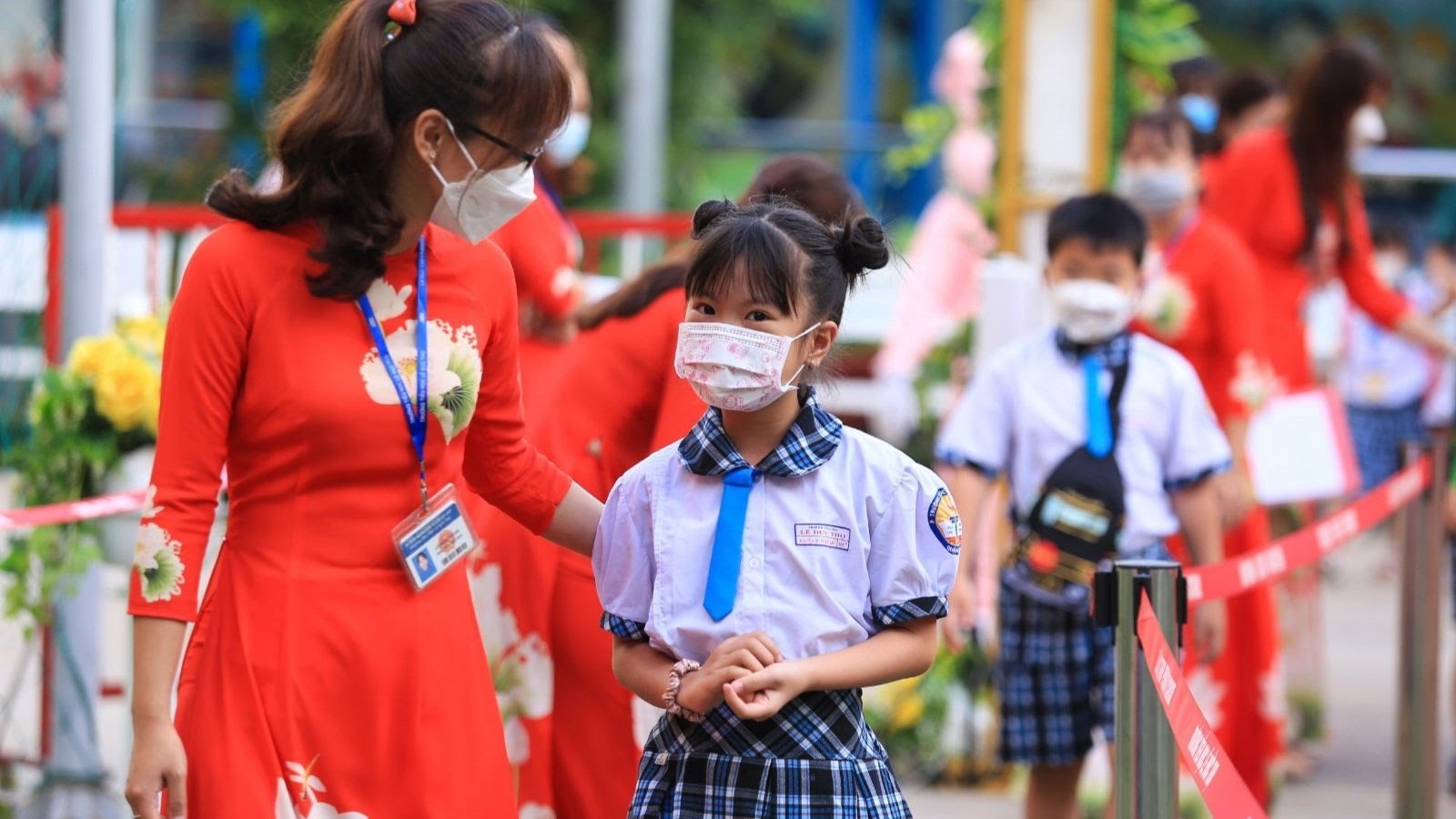 undefined Thưa Bộ trưởng, hãy đổi mới ngay từ lễ khai giảng!