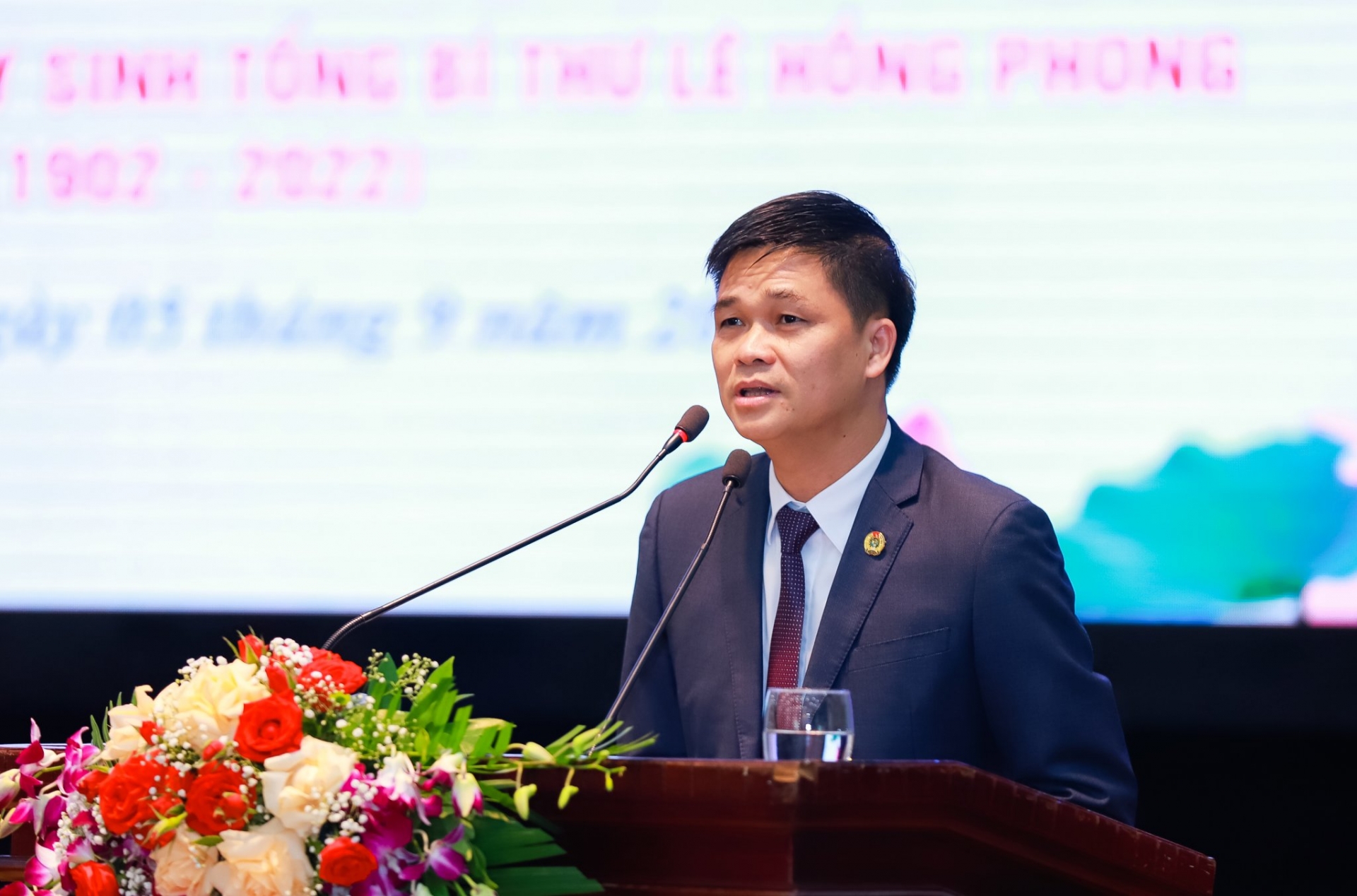 Tổ chức Công đoàn đã vận dụng nhiều lý luận giá trị của đồng chí Lê Hồng Phong Tổ chức Công đoàn đã vận dụng nhiều giá trị lý luận của đồng chí Lê Hồng Phong