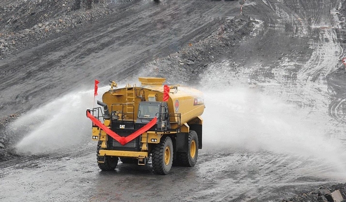 Xe phun sương dập bụi bảo vệ môi trường. Ảnh: CTTCS.  