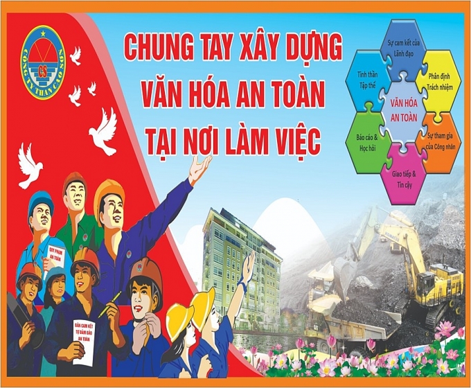 Cán bộ công trường khai thác 1 Than Cao Sơn điều hành sản xuất. Ảnh: CTTCS.