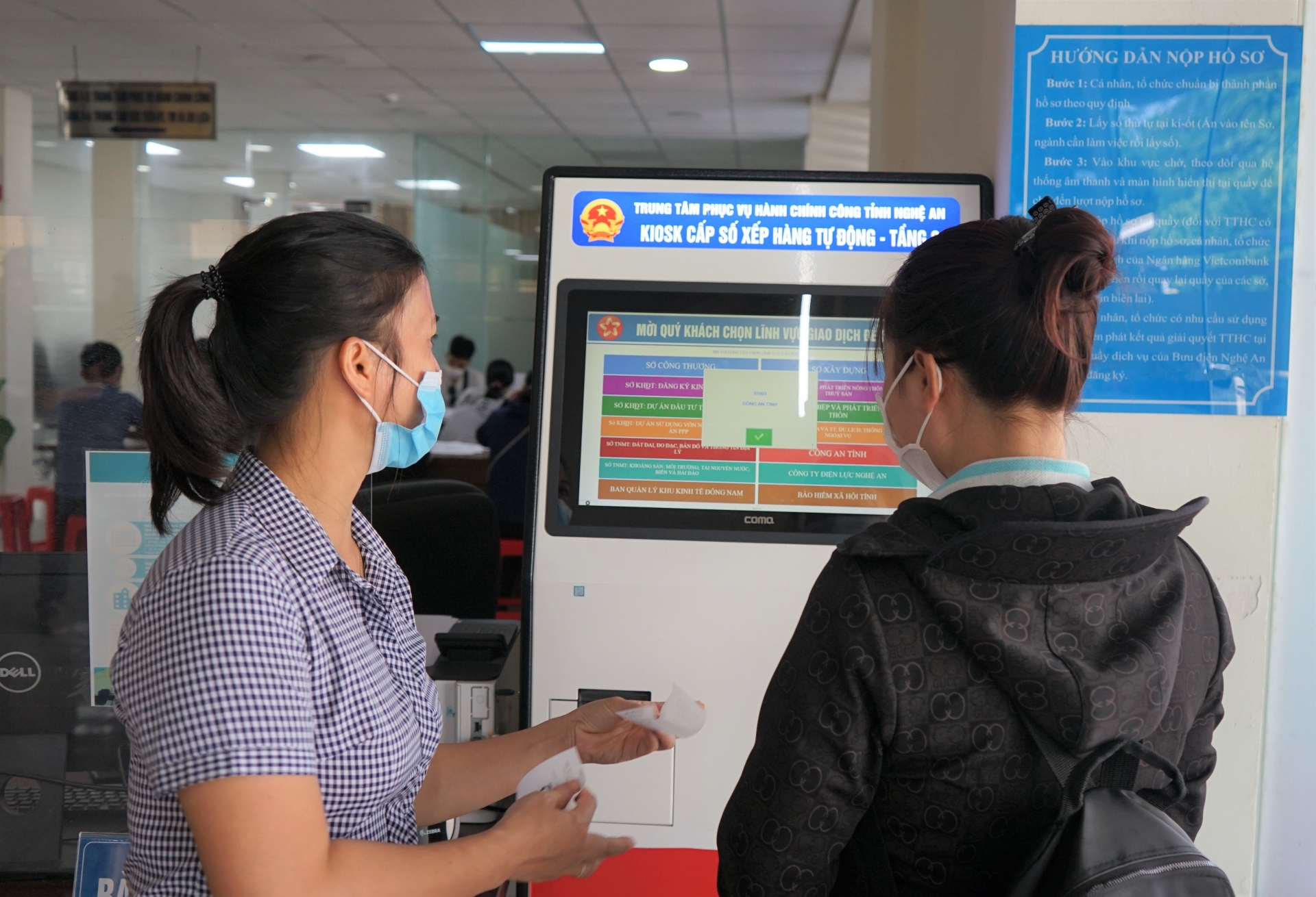 Nghệ An: Người dân hài lòng khi đến giao dịch tại Trung tâm phục vụ hành chính công