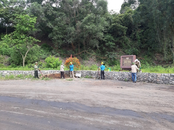 Công đoàn và người lao động Công ty CP Than Đèo Nai ra quân, dọn dẹp môi trường, cải thiện điều kiện làm việc cho người lao động. Ảnh đơn vị cung cấp. Công đoàn và người lao động Công ty CP Than Đèo Nai ra quân, dọn dẹp môi trường, cải thiện điều kiện làm việc cho người lao động. Ảnh đơn vị cung cấp.