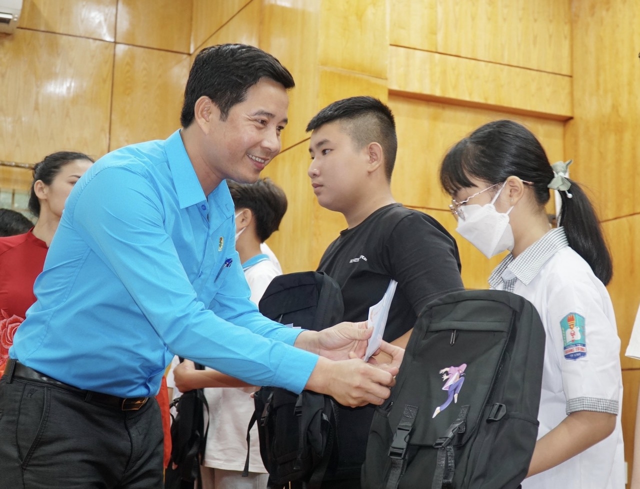 Ngành GD&ĐT Nghệ An trao gần 150 triệu đồng cho học sinh mồ côi do Covid-19