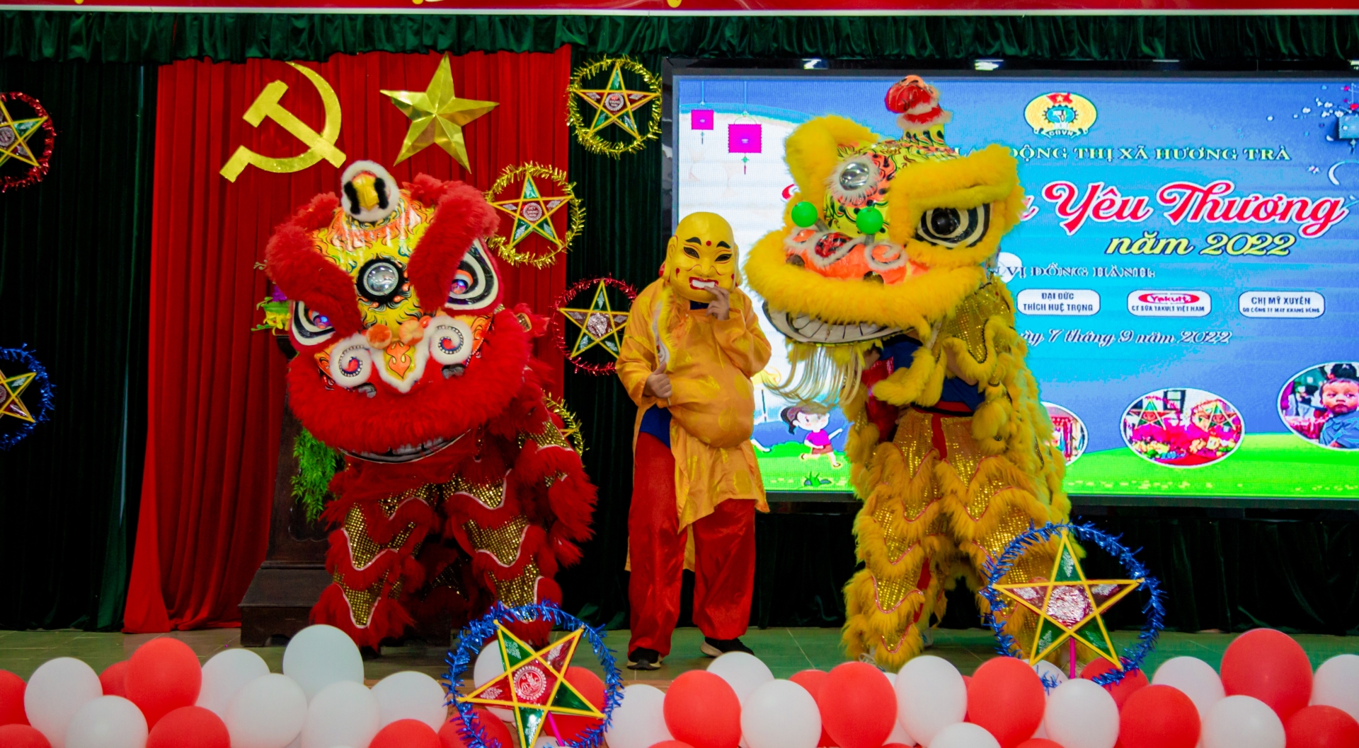 Tết Trung thu đến sớm với con công nhân lao động khó khăn Tết Trung thu đến sớm với con công nhân lao động khó khăn