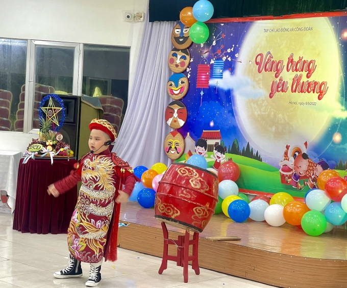 Muối Dubai "bắn rap" cực sung tại Chương trình "Vầng trăng yêu thương"