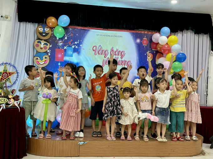 Muối Dubai "bắn rap" cực sung tại Chương trình "Vầng trăng yêu thương"