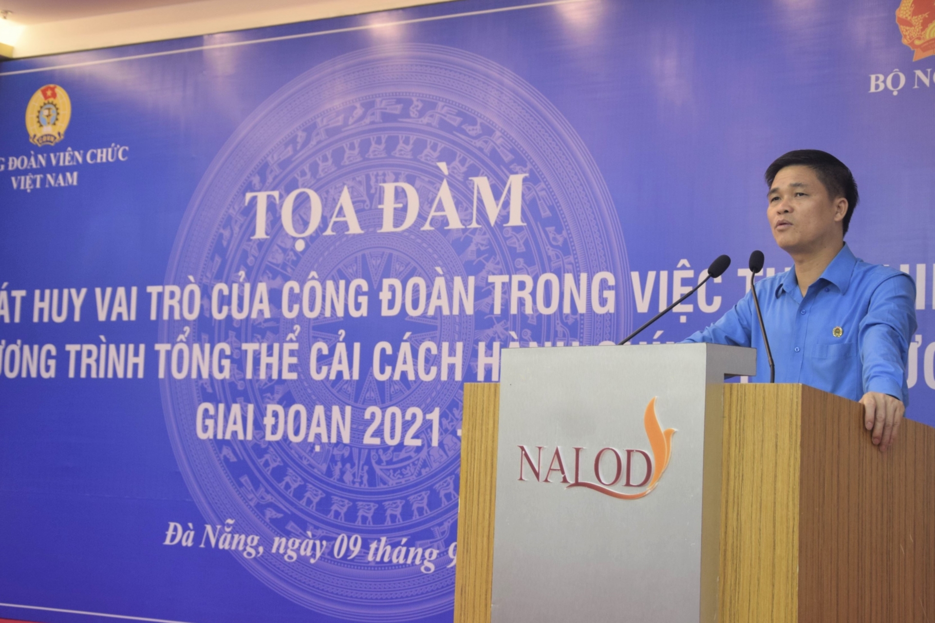 Nâng cao vai trò của Công đoàn trong thực hiện văn hóa công vụ và cải cách hành chính Nâng cao vai trò của Công đoàn trong thực hiện văn hóa công vụ và cải cách hành chính