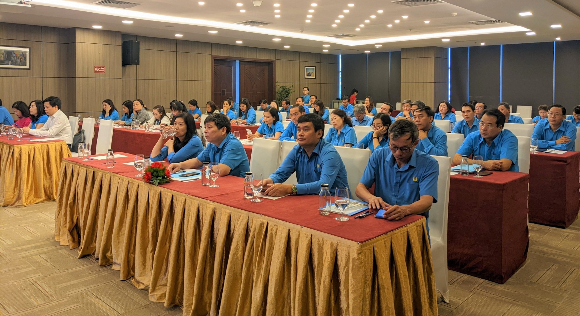 Tăng cường xây dựng văn hóa công vụ trong cán bộ, công chức, viên chức Tăng cường xây dựng văn hóa công vụ trong cán bộ, công chức, viên chức