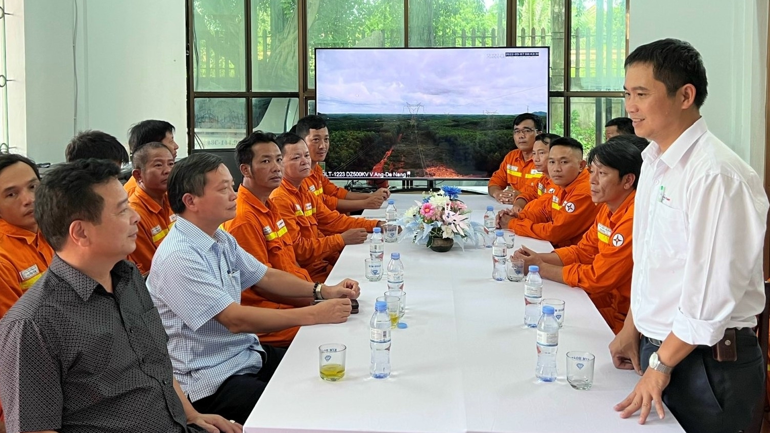 Công ty Truyền tải điện 2 đối thoại với người lao động