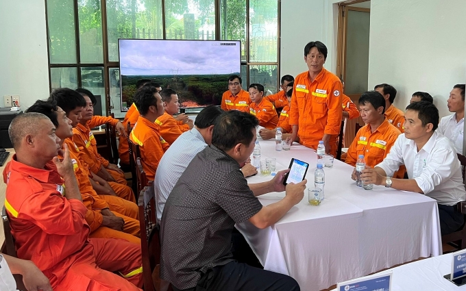 Công ty Truyền tải điện 2 đối thoại với người lao động