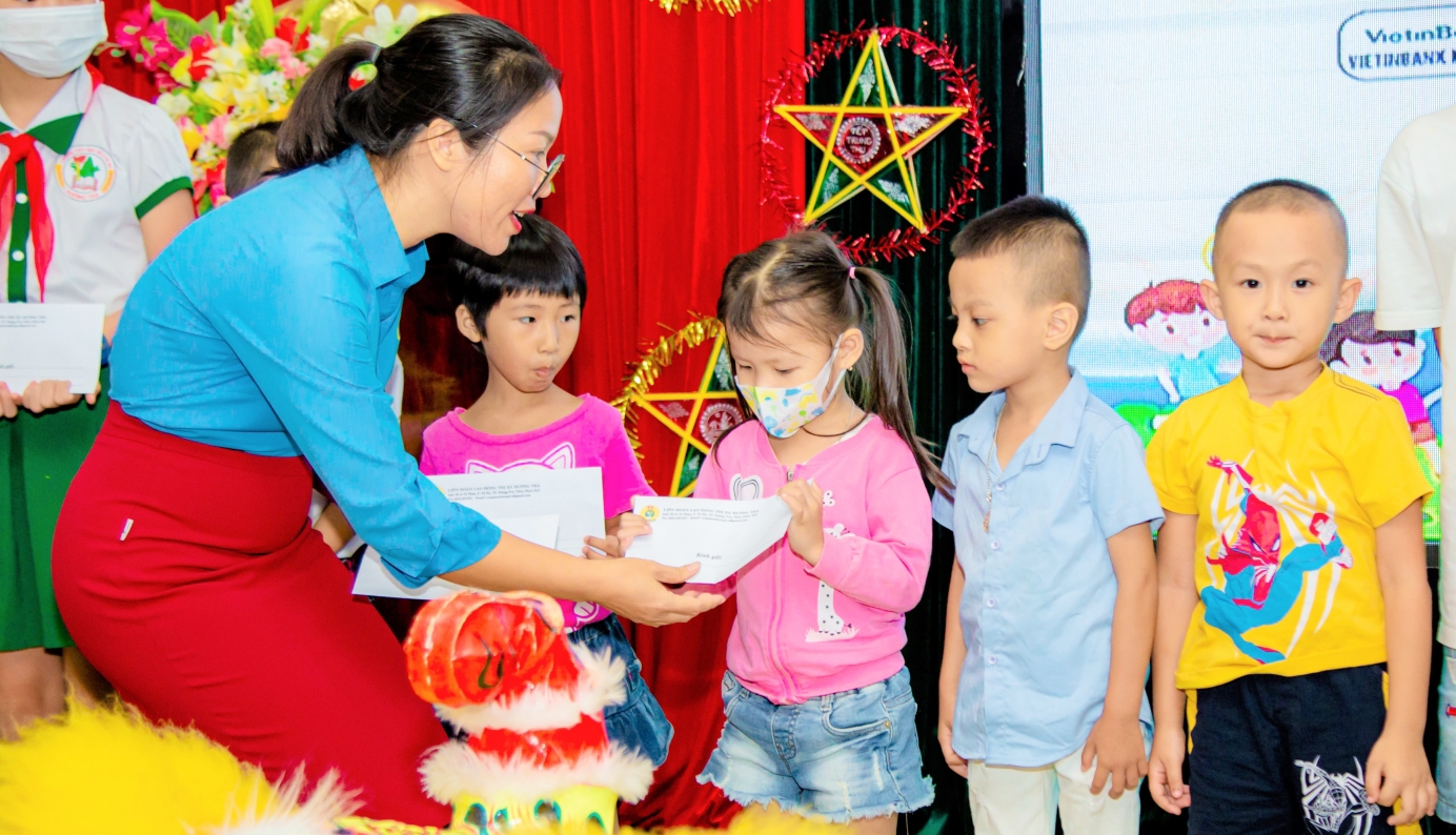 Để Tết Trung thu là tết của trẻ em