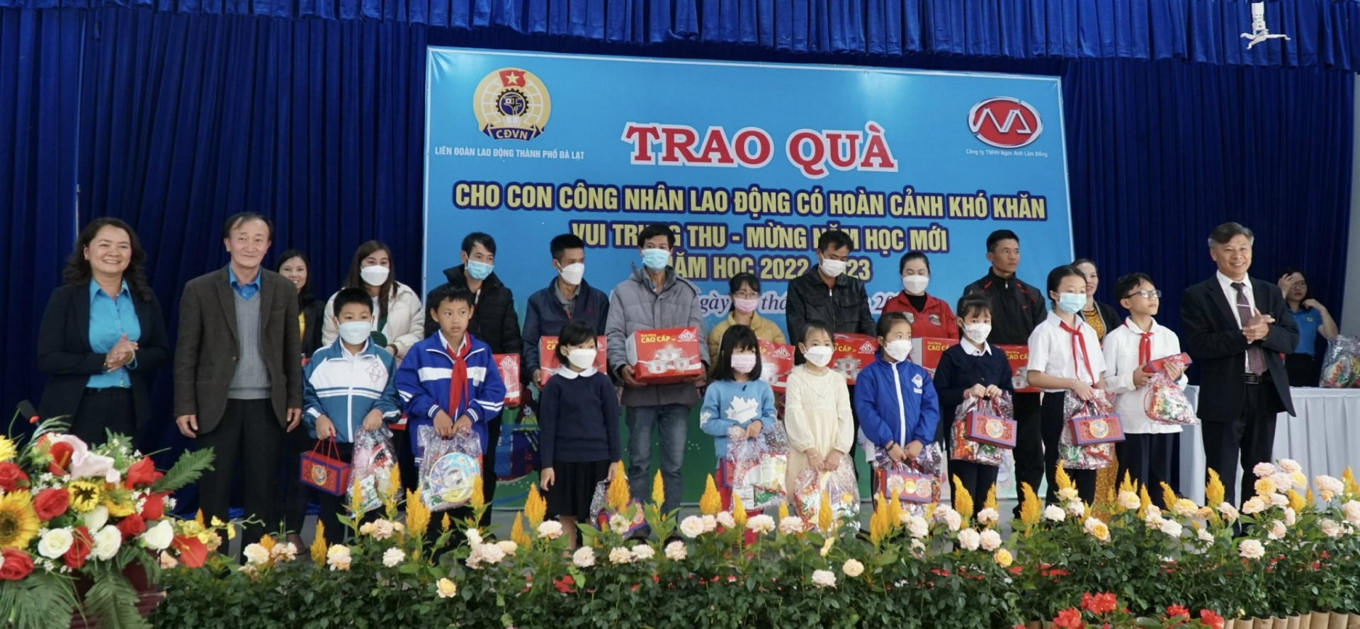 Lâm Đồng tiếp bước đến trường cho con công nhân có hoàn cảnh khó khăn Lâm Đồng tiếp bước đến trường cho con công nhân có hoàn cảnh khó khăn