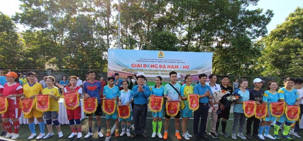 Giải bóng đá chào mừng 76 năm Ngày thành lập Công đoàn Thanh Hóa