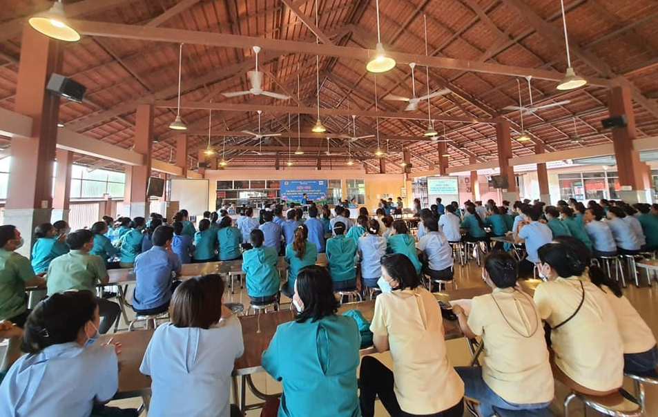 Công nhân rất cần vay vốn để trang trải cuộc sống Công nhân rất cần vay vốn để trang trải cuộc sống