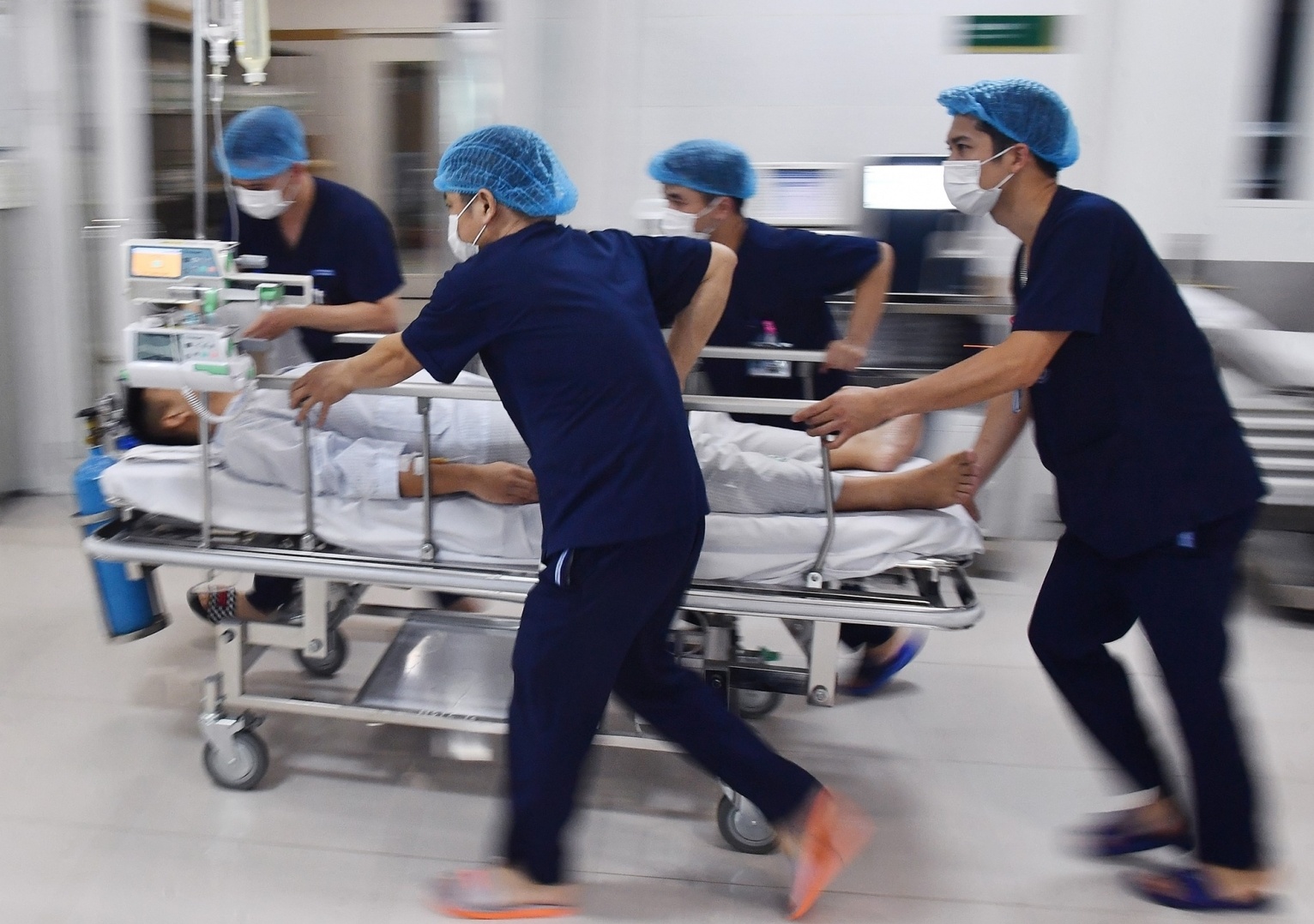 Công an Hà Nội công bố 30 đường dây nóng, chặn tình trạng hành hung nhân viên y tế