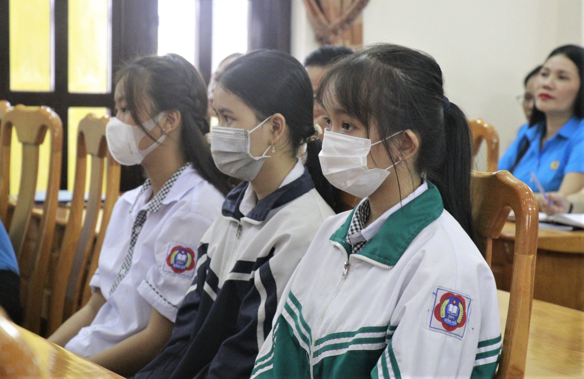 LĐLĐ tỉnh Quảng Bình trao 93 suất học bổng cho con CNLĐ có hoàn cảnh khó khăn