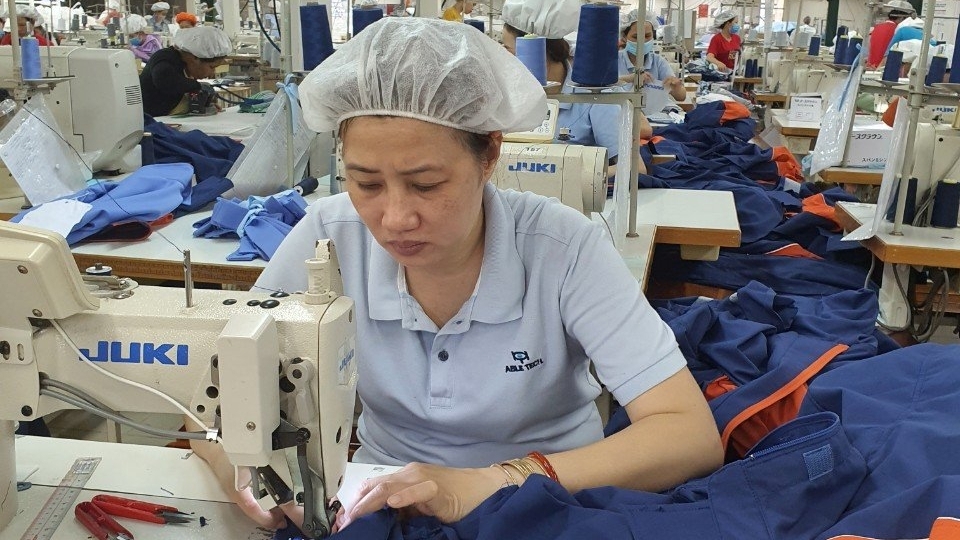 Giúp công nhân tránh xa “tín dụng đen”