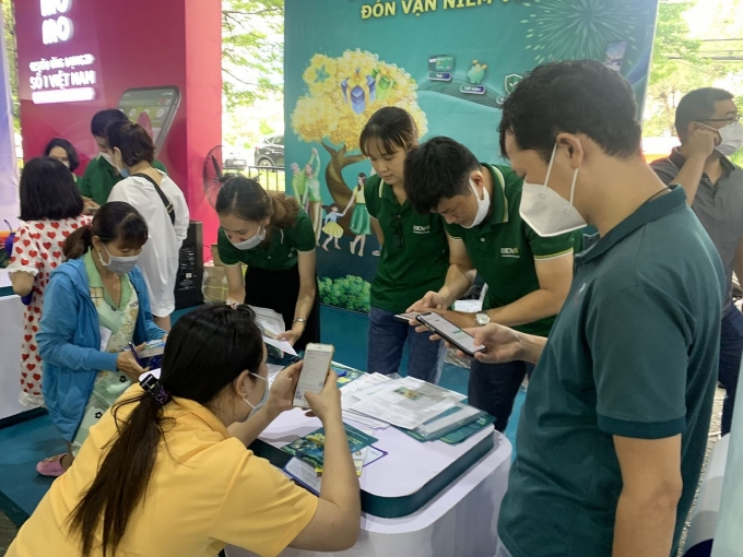 Hỗ trợ người lao động ứng phó với “tín dụng đen”