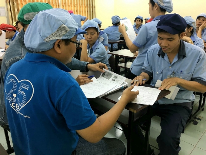 Hỗ trợ người lao động ứng phó với “tín dụng đen”