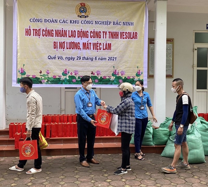 Hỗ trợ người lao động ứng phó với “tín dụng đen”