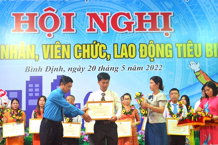 Quyết tâm đạt 6.407 sáng kiến giai đoạn 2 “Chương trình 01 triệu sáng kiến” Quyết tâm đạt 6.407 sáng kiến giai đoạn 2 “Chương trình 01 triệu sáng kiến”