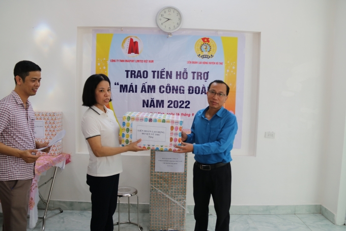 LĐLĐ huyện Vũ Thư (Thái Bình) trao hỗ trợ 2 “Mái ấm Công đoàn”
