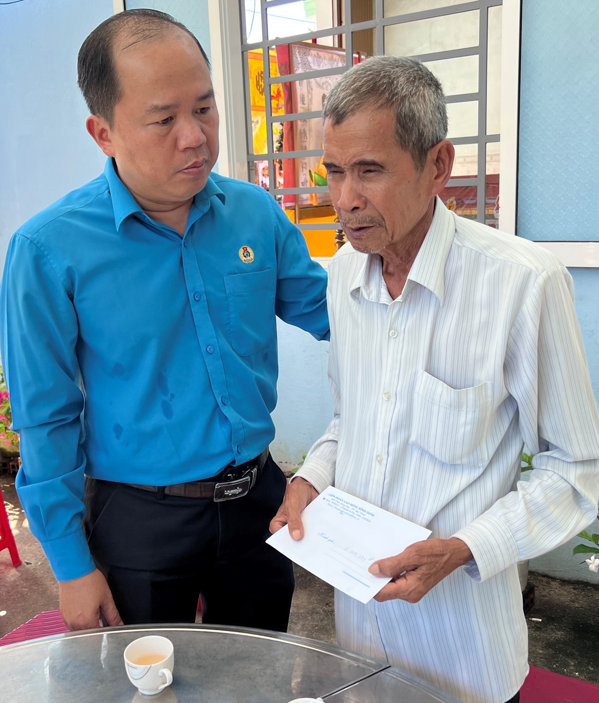 LĐLĐ Bình Định chia sẻ nỗi đau với gia đình nạn nhân vụ tai nạn sập tường nghiêm trọng LĐLĐ Bình Định chia sẻ nỗi đau với gia đình nạn nhân vụ tai nạn sập tường nghiêm trọng